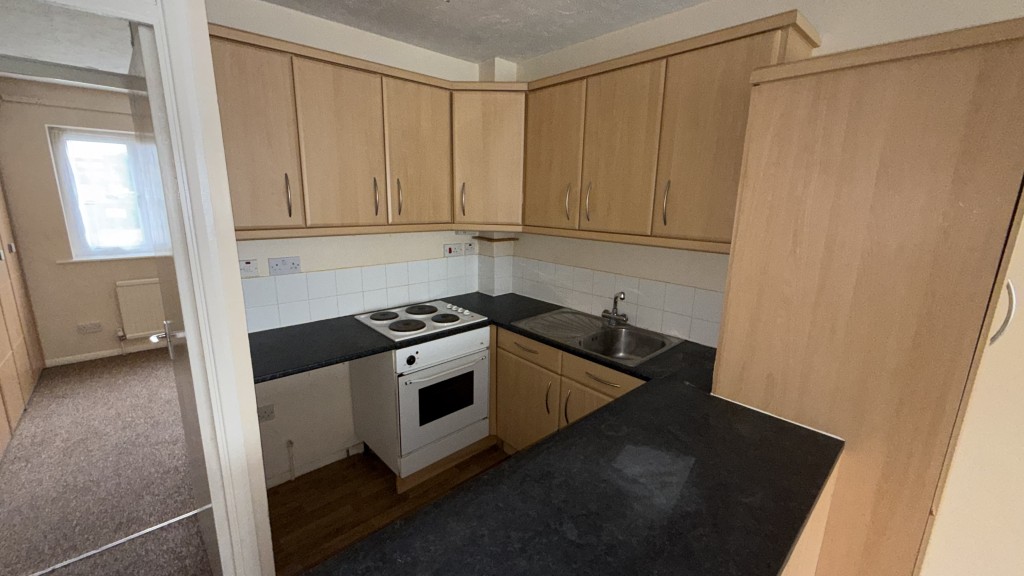 Lot: 107 - VACANT PURPOSE-BUILT FLAT FOR INVESTMENT - Internal image of Kitchen